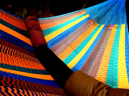 hamac mexicain traditionnel tissé main en fil de polypropylène.