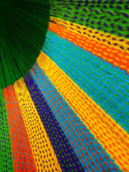 détail hamac mexicain traditionnel ,tissage coton, suspentes synthétique.