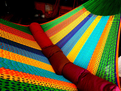 hamac mexicain traditionnel ,tissage coton, suspentes synthétique.