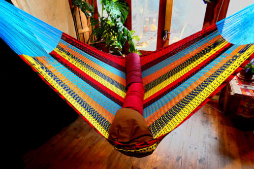 hamac mexicain familial traditionnel ,tissage coton, suspentes synthétique.